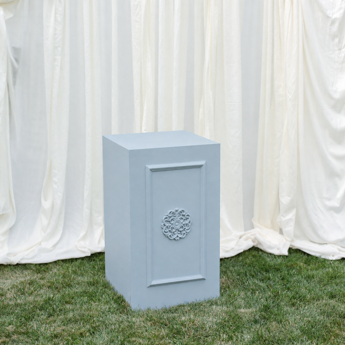The Petite Plinth